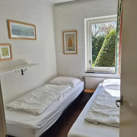 In Mit Moeblierter Terrasse By Interhome 別荘 *