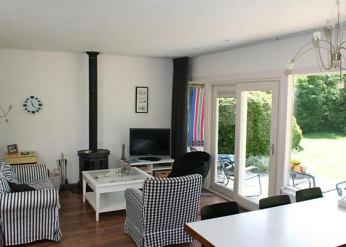 別荘 In Mit Moeblierter Terrasse By Interhome *