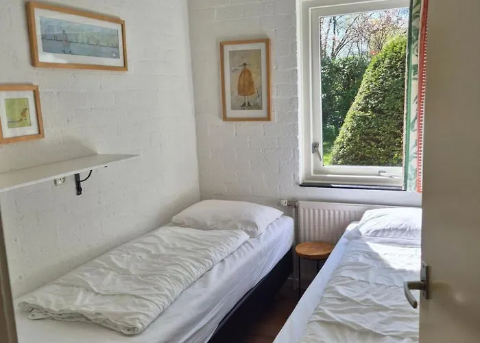 In Mit Moeblierter Terrasse By Interhome 別荘 *